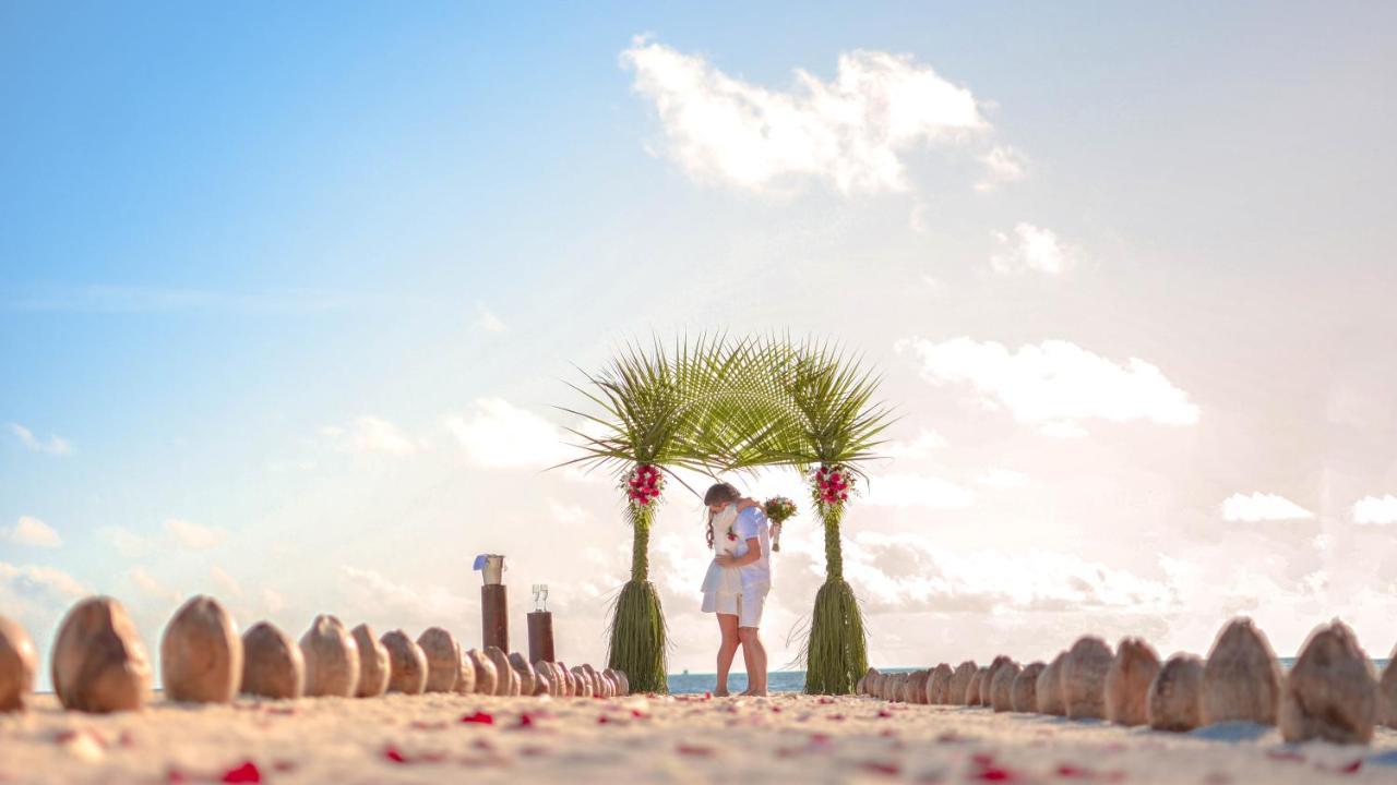Malahini Kuda Bandos Resort Hulhumale Ngoại thất bức ảnh A Jewish wedding in Cancun, Mexico