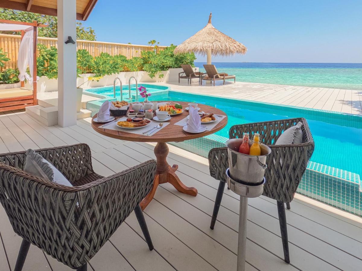 Malahini Kuda Bandos Resort Hulhumale Ngoại thất bức ảnh A beach villa at the resort