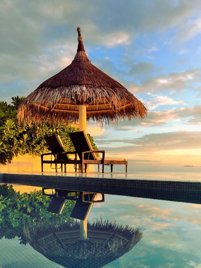 Malahini Kuda Bandos Resort Hulhumale Ngoại thất bức ảnh Sunset at the beach
