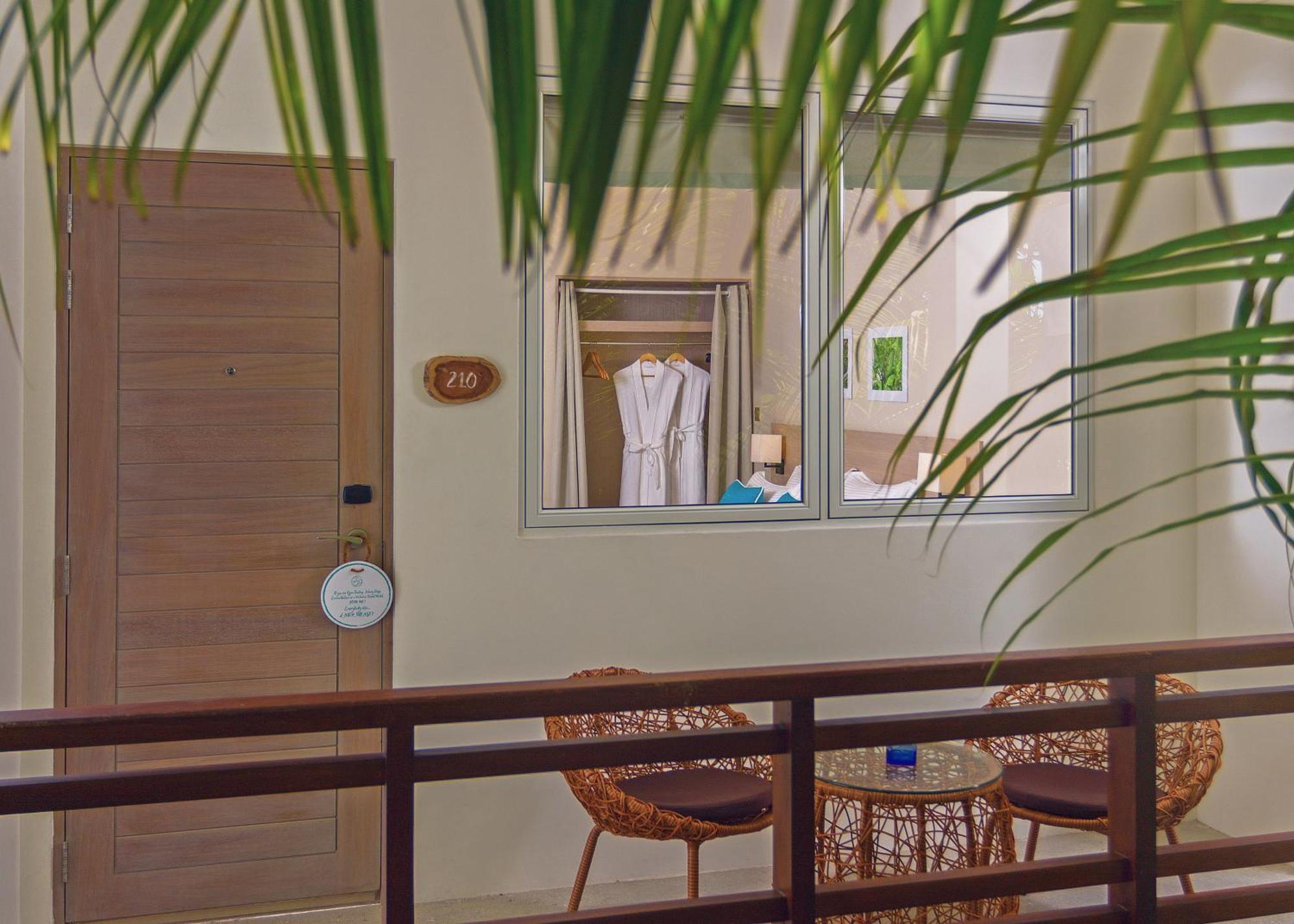 Malahini Kuda Bandos Resort Hulhumale Ngoại thất bức ảnh A room at the hotel