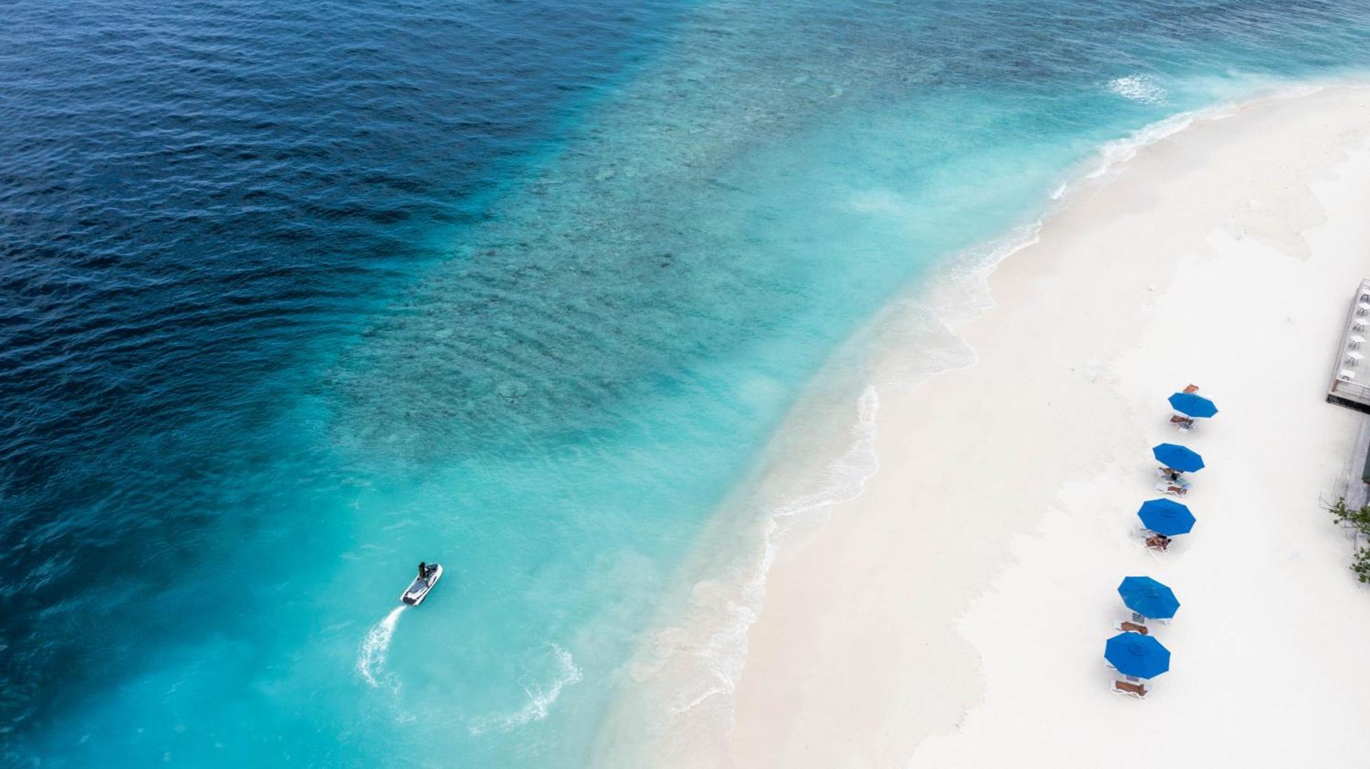 Malahini Kuda Bandos Resort Hulhumale Ngoại thất bức ảnh Aerial view of the beach